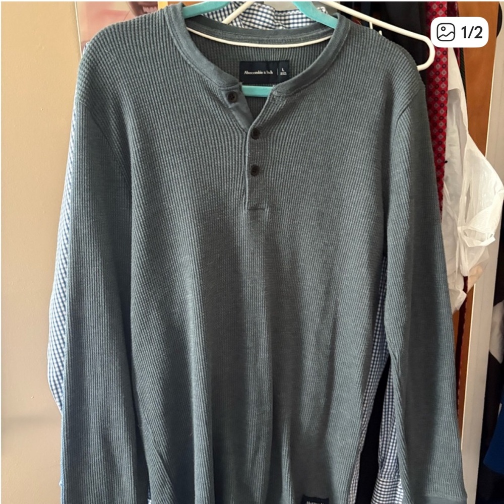 Abercrombie & Fitch Gray Henley Top - size L